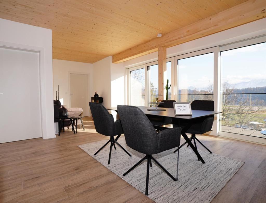 Modernes Ferienhaus Mit Panoramablick 로제그 외부 사진