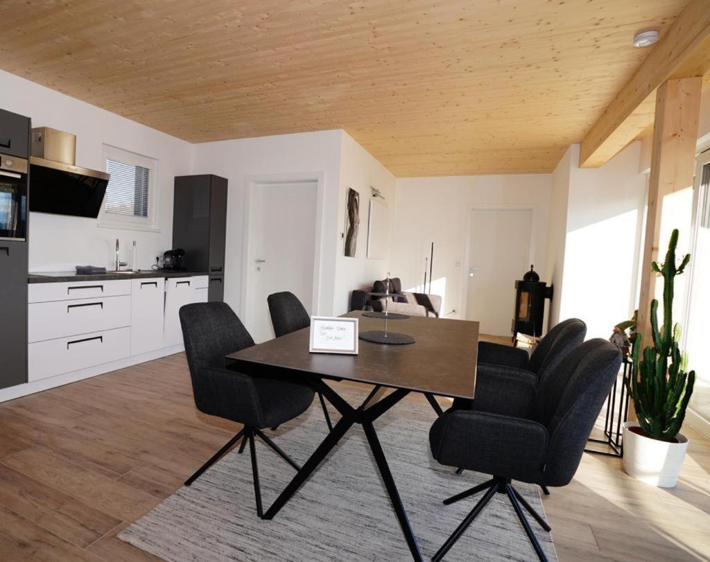 Modernes Ferienhaus Mit Panoramablick 로제그 외부 사진